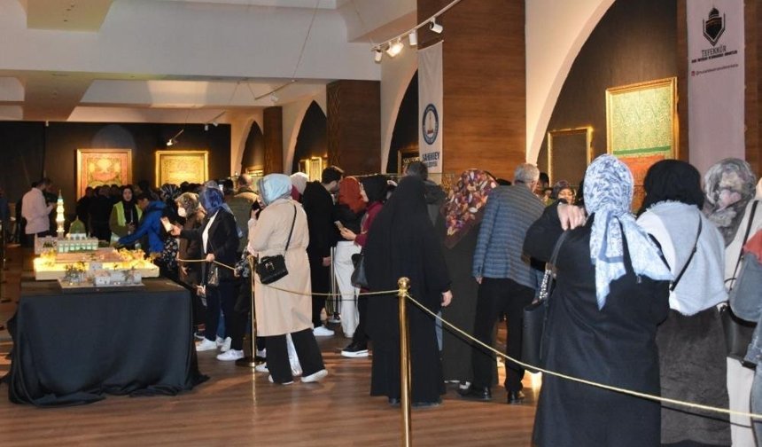 Mukaddes Emanetler Sergisi'ne yoğun ilgi var