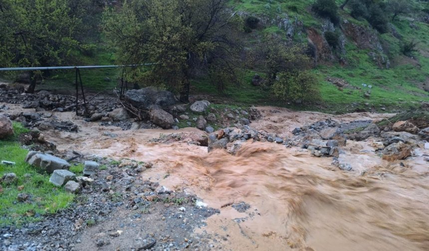 Nurdağı’nda sağanak taşkınlara neden oldu