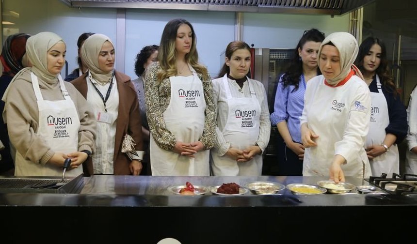 Anne adayları ve ebeler mutfakta buluştu
