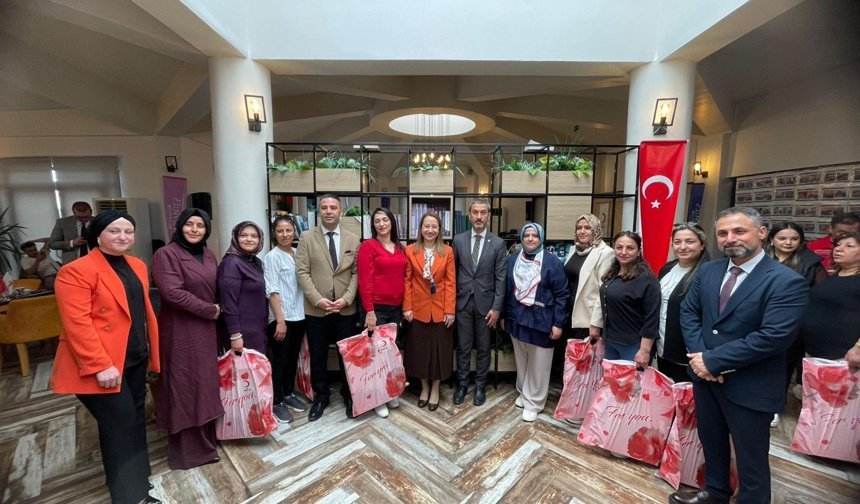 Bakbak Anneler Günü kapsamında emekçilerle bir araya geldi