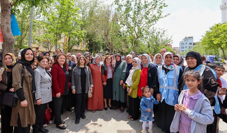 Fatma Şahin vatandaşlarla bayramlaştı