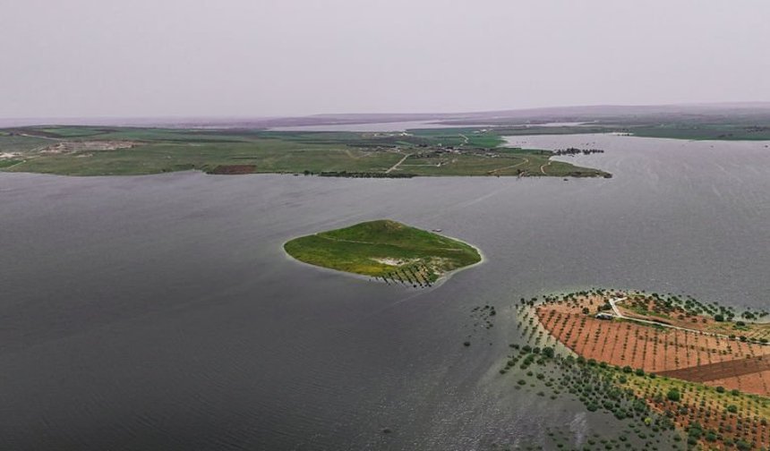 Gaziantep'te fıstık bahçesi su altında kaldı