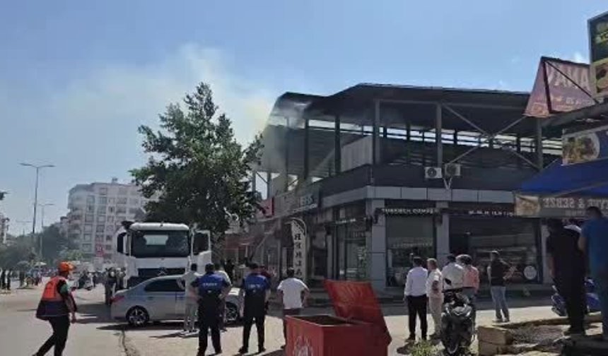 Gaziantep'te muhasebeciler çarşısında korkutan yangın