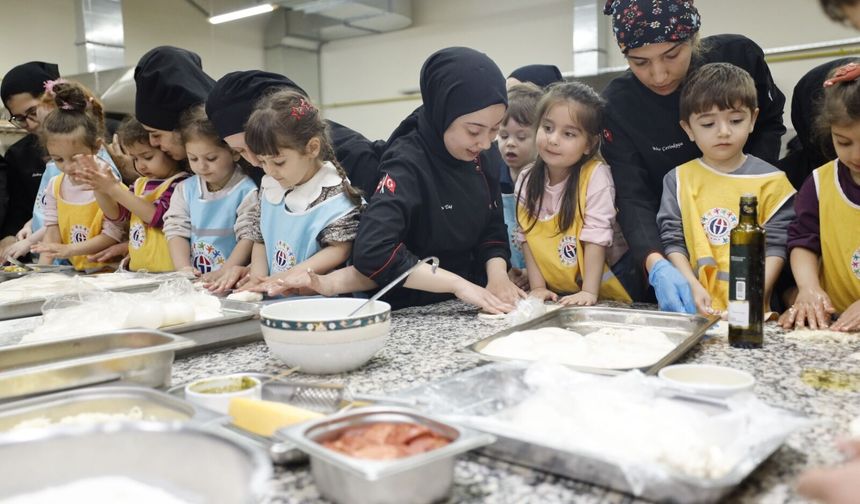 GİBTÜ mutfağında minik şefler lezzetle buluştu