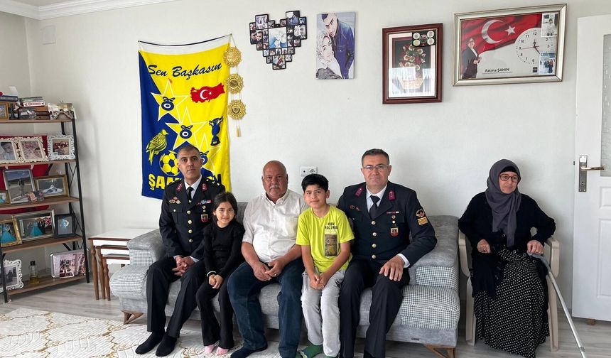 Jandarma’dan şehit aileleri ve gazilere bayram ziyareti