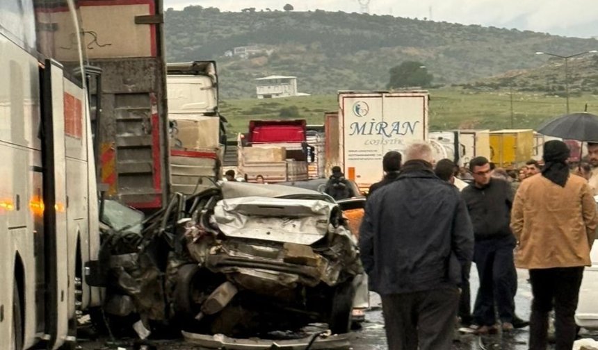 TAG Otoyolu’nda zincirleme kaza: Ölü ve yaralılar var...