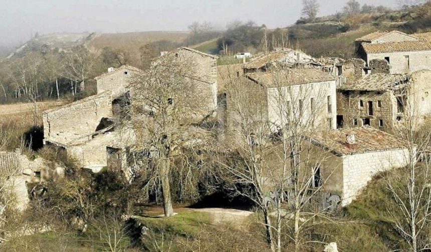 Kimsenin yaşamadığı o köy satıldı