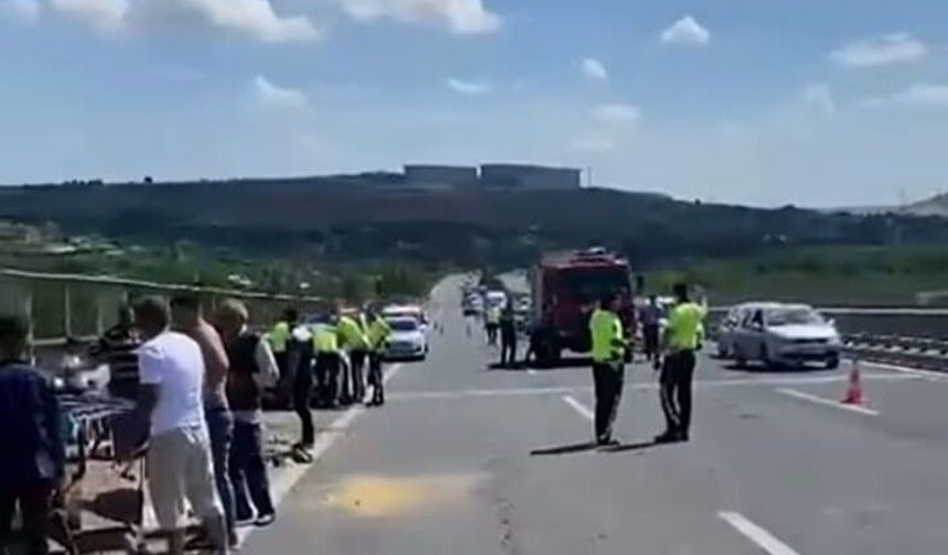 Kurbanlık taşıyan kamyonet takla attı