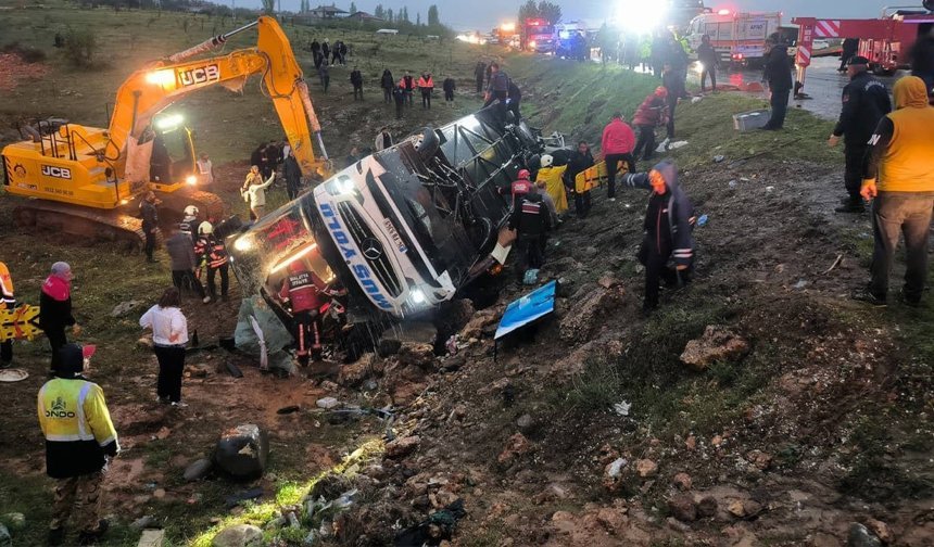 Malatya’da yolcu otobüsü devrildi