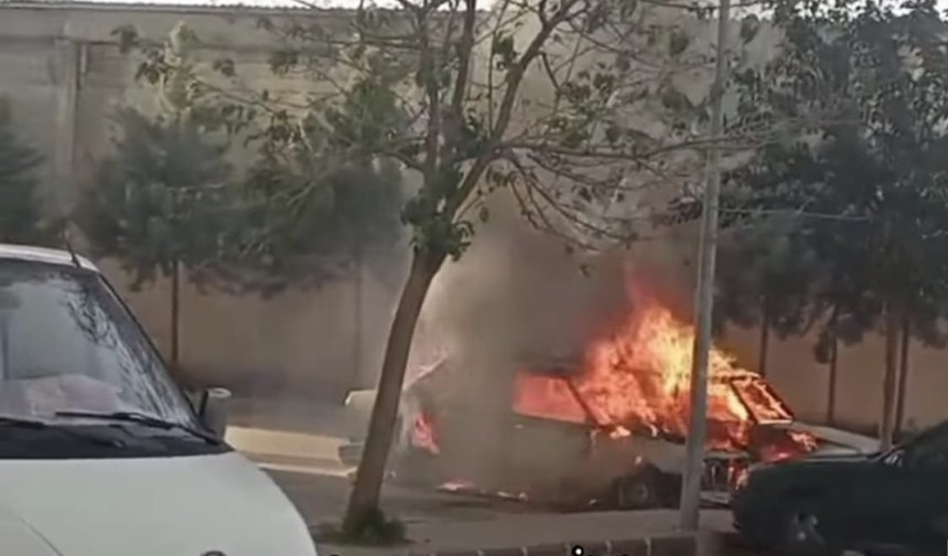 Gaziantep’te iki araç alev alev yandı