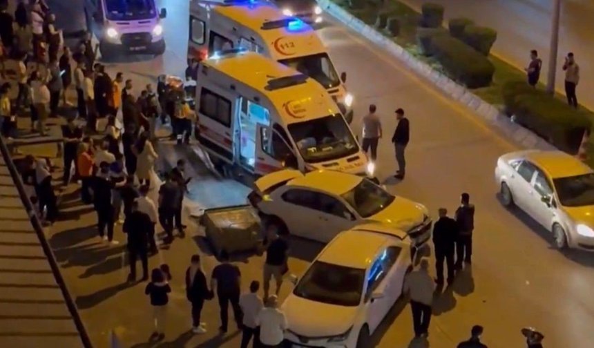 Zincirleme kazaya karışan ambulans korku dolu anlar yaşattı