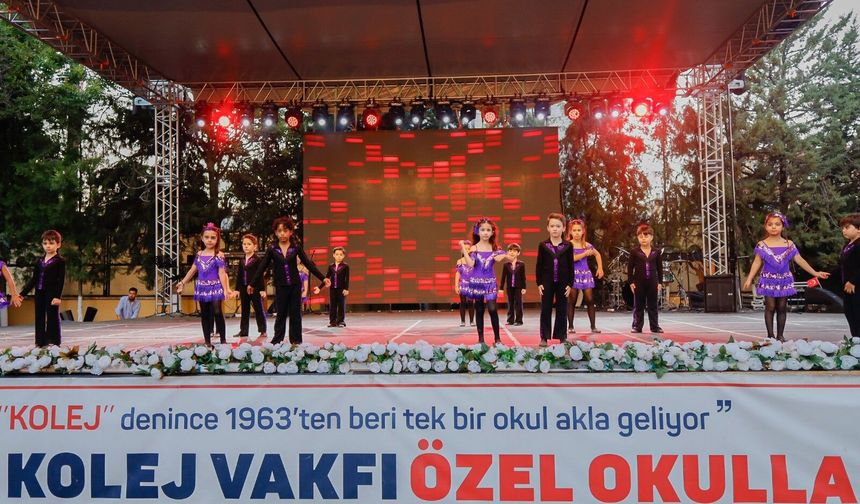 Dünya dansları gösterisine büyük ilgi
