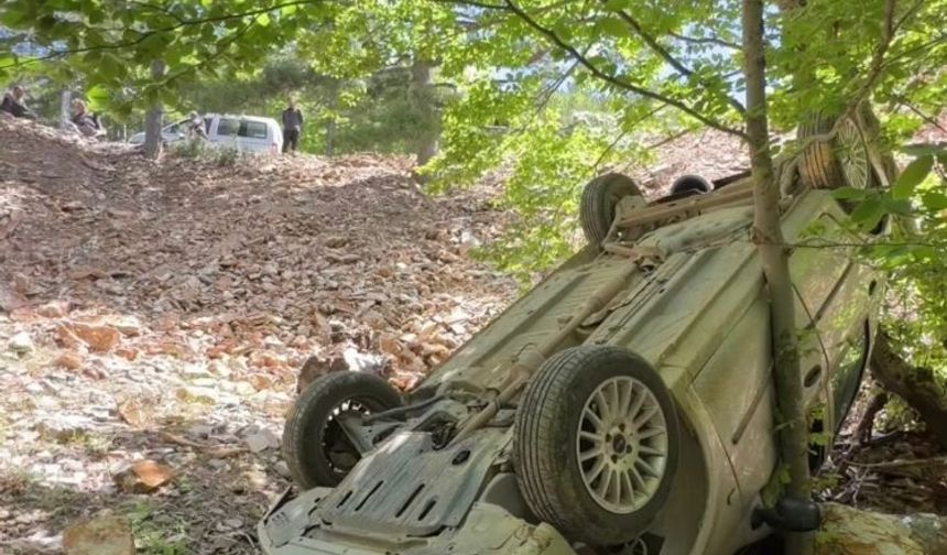 Kontrolden çıkan araç yoldan çıkarak devrildi