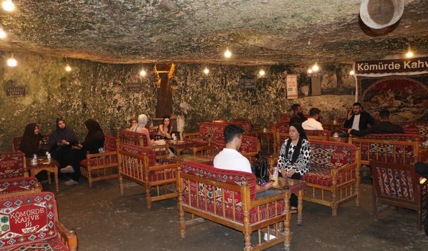 Kavurucu sıcakta vatandaşlar mağaraya akın etti