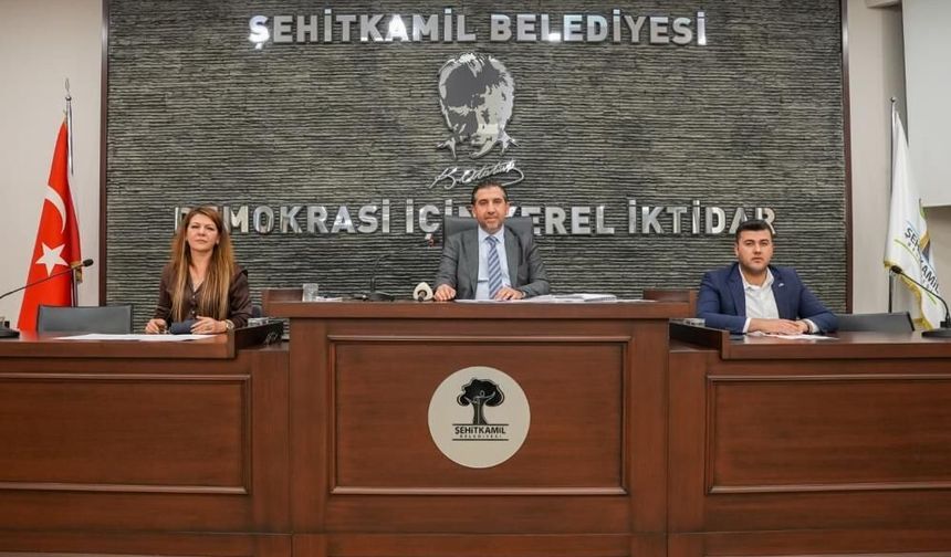 Şehitkamil Meclisi’nde kilit taşı tartışması büyüyor