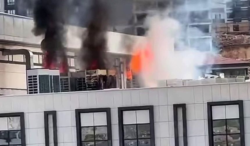 Hükumet konağı çatısında korkutan yangın