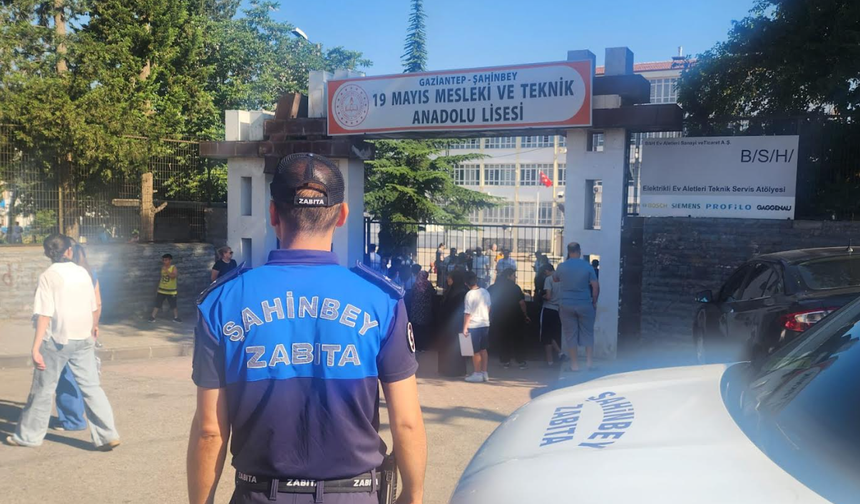 Zabıta ekiplerinden öğrencilere destek