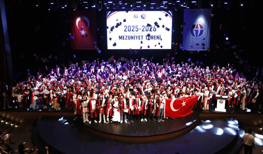 GAÜN Naci Topçuoğlu'nda mezuniyet coşkusu