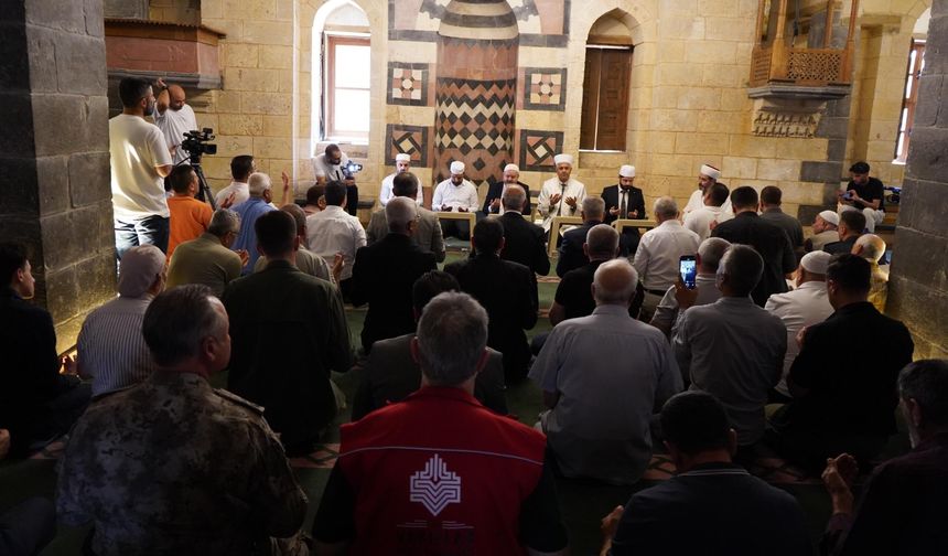 Gaziantep ve çevre illerde Şehitler dualarla anıldı