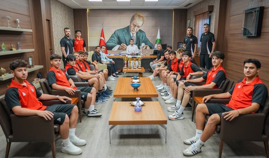 Gaziantep’in başarılı gençlerine belediyeden tam destek