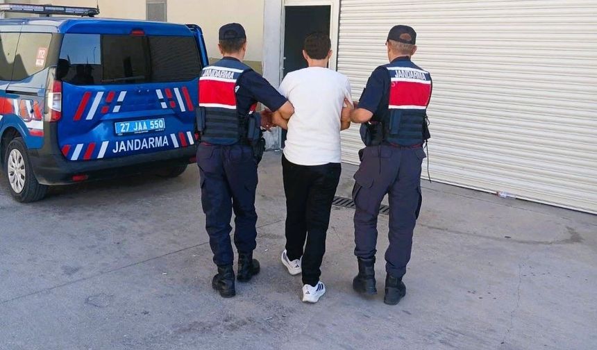 Gaziantep'te firari hükümlü jandarmadan kaçamadı