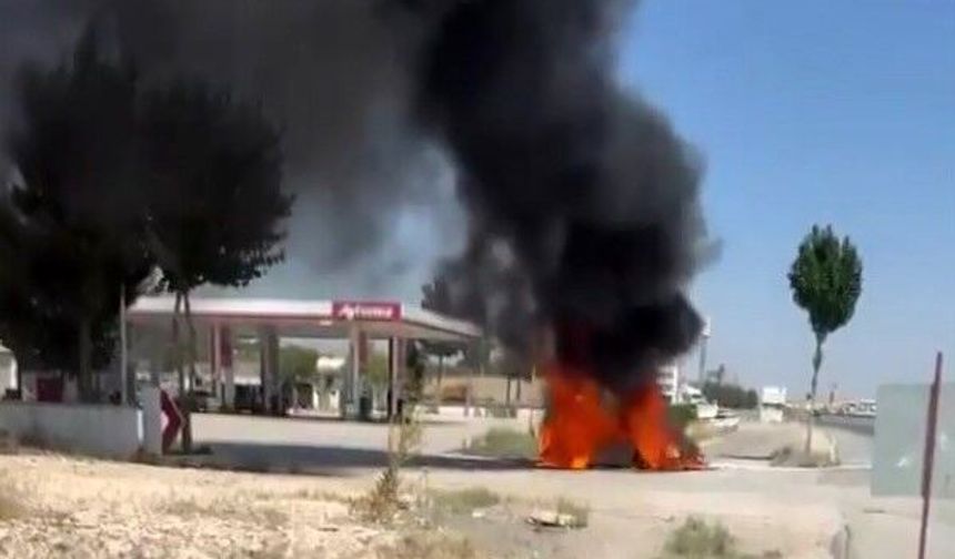 Gaziantep'te seyir halindeki otomobil alevlere teslim oldu