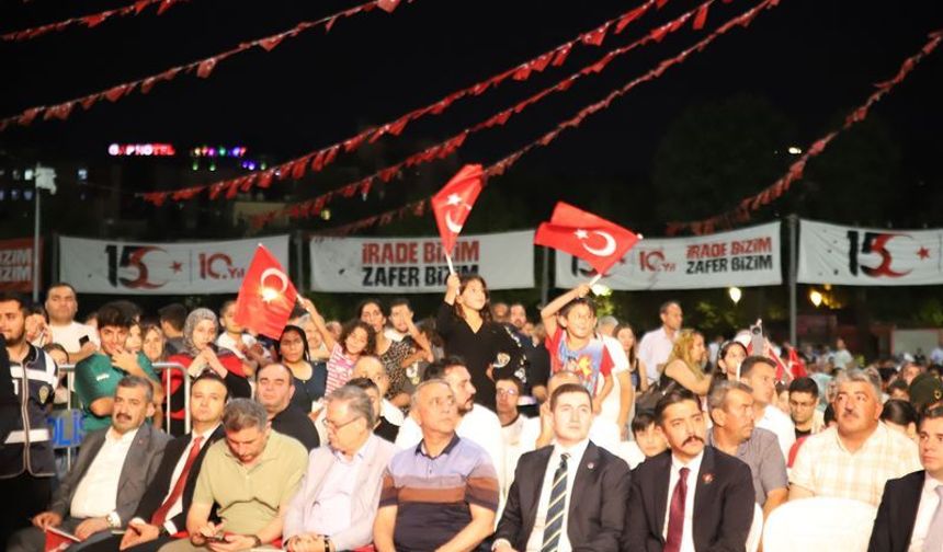Gaziantep'te vatandaşlar 15 Temmuz için tek yürek oldu