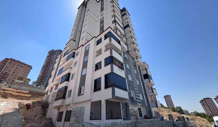 Gaziantep'te 59 dairelik binada yaşam çileye dönüştü