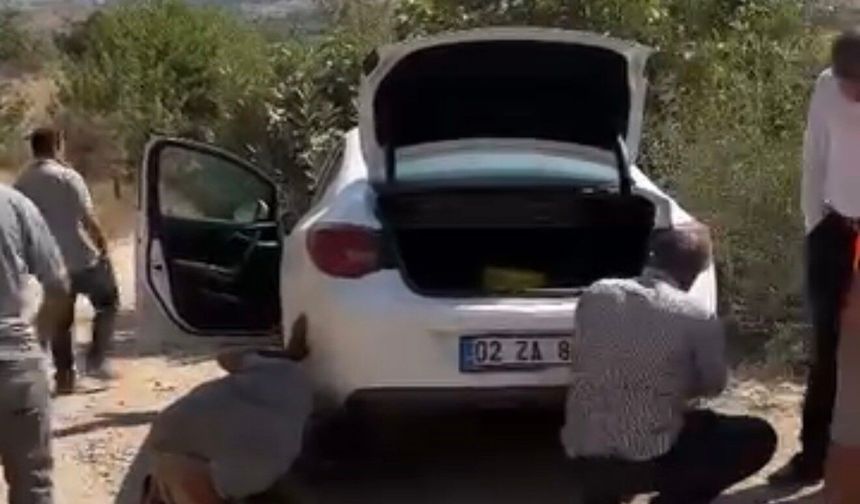 Sincik-Kahta yolunda otomobil şarampole girdi