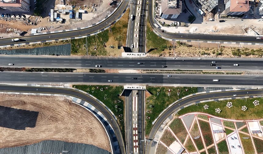 Gaziantep’te trafiğe nefes aldıracak dev kavşak açıldı