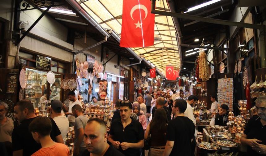 Gaziantep'te kavurucu sıcakta tarihi çarşıya yoğun ilgi