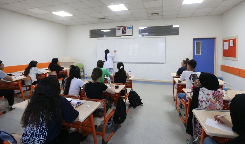 GASMEK öğrencileri üniversite hayallerine ulaştı