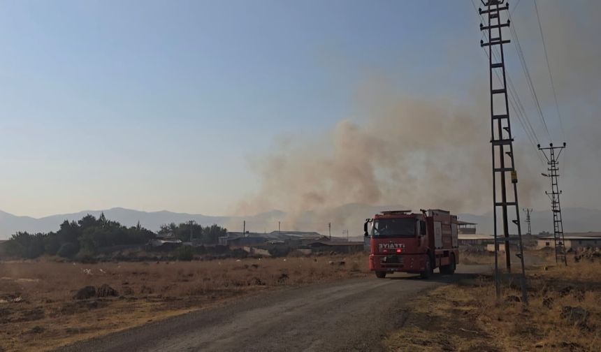Gaziantep’te alevler binlerce dönüm araziyi küle çevirdi