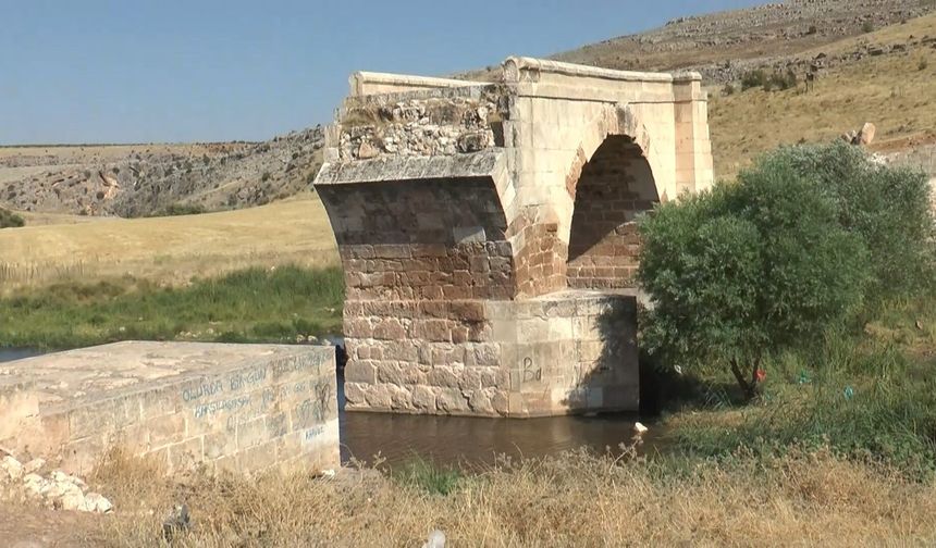 Gaziantep'te 'Kırık Köprü' ziyaretçilerin ilgi odağı oldu