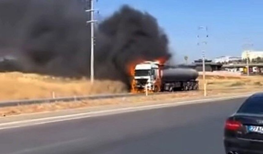 Gaziantep'te seyir halindeki tanker alevlere teslim oldu