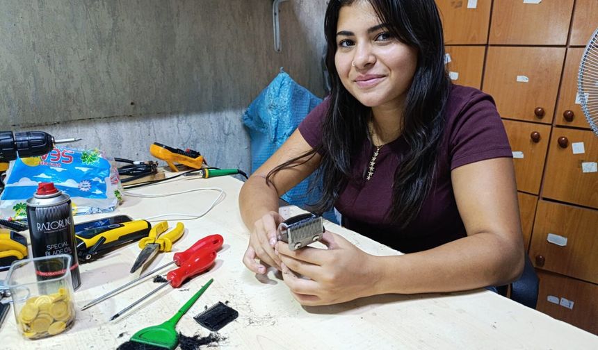 Genç kız, 12 yaşında tamirciliğe başladı