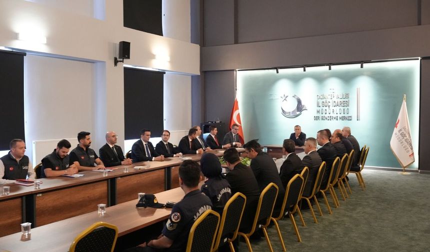 Vali Çeber, Oğuzeli Geri Gönderme Merkezi’ni ziyaret etti