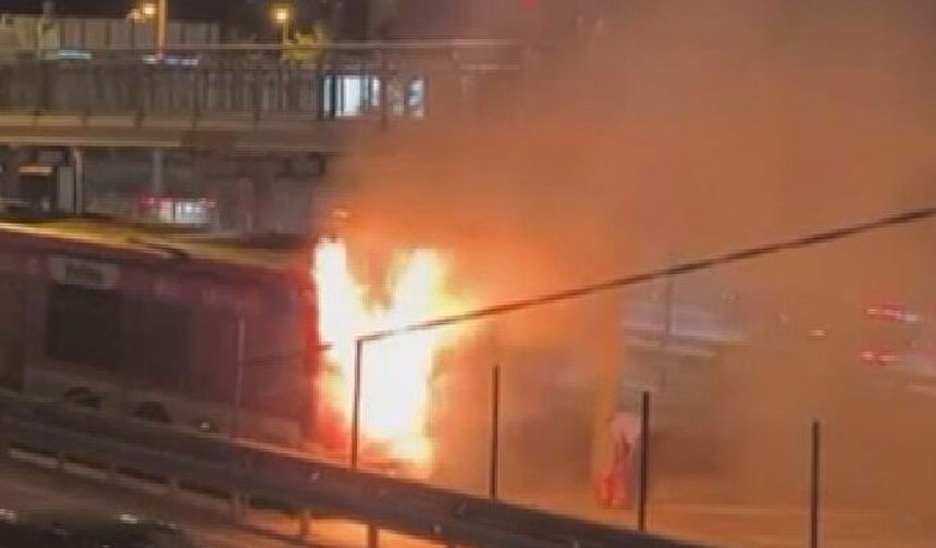 İstanbul’da metrobüs alevlere teslim oldu!