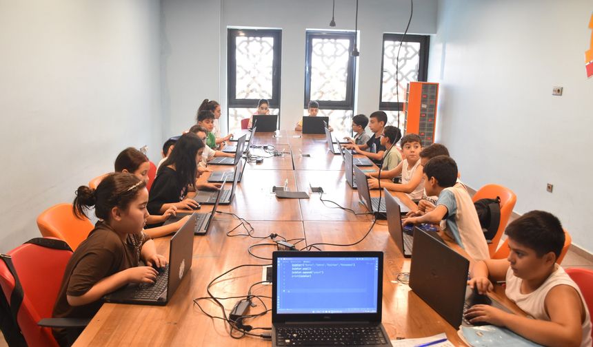 Gaziantep’te gençlere yapay zekâ eğitimi desteği