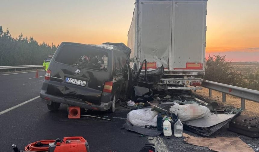 Şanlıurfa-Gaziantep yolunda feci kaza