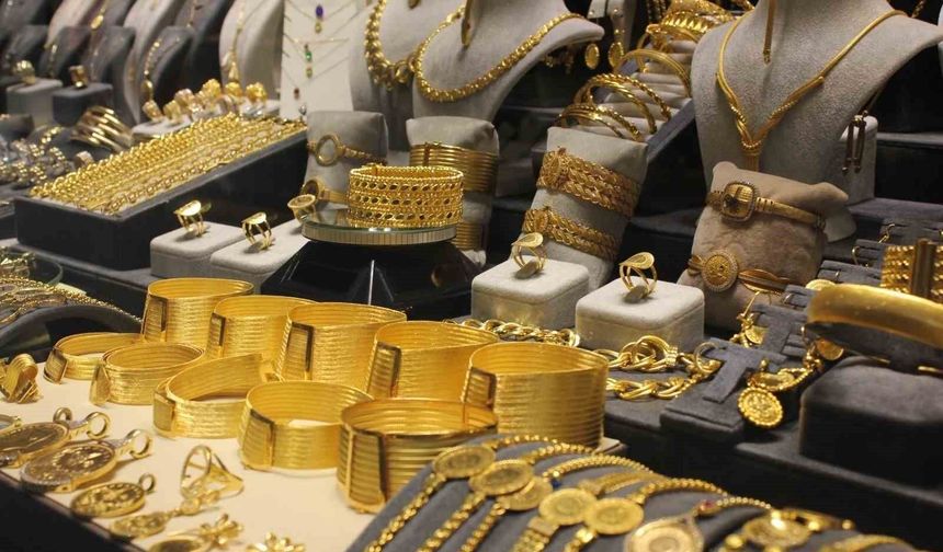 Altın haftanın son gününe hareketli başladı