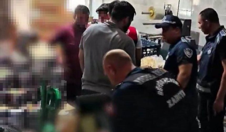 Gaziantep’te 2 kamyon bozuk ürün yakalandı