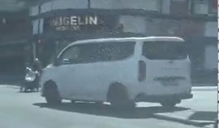 Gaziantep’te kaldırımdan yola inen sürücü ‘pes’ dedirtti