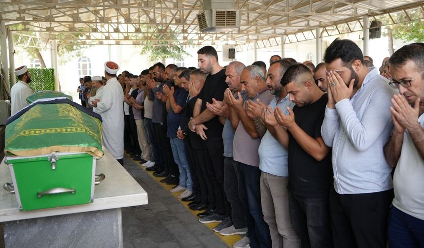 Gemi kazasında hayatını kaybeden çocuk gözyaşlarıyla uğurlandı