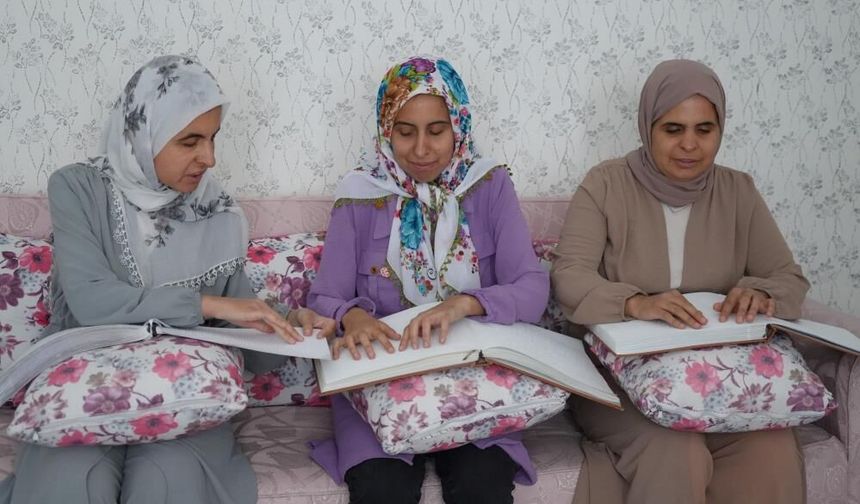 Gaziantep’te 3 görme engelli kardeş azimle üniversiteyi kazandı