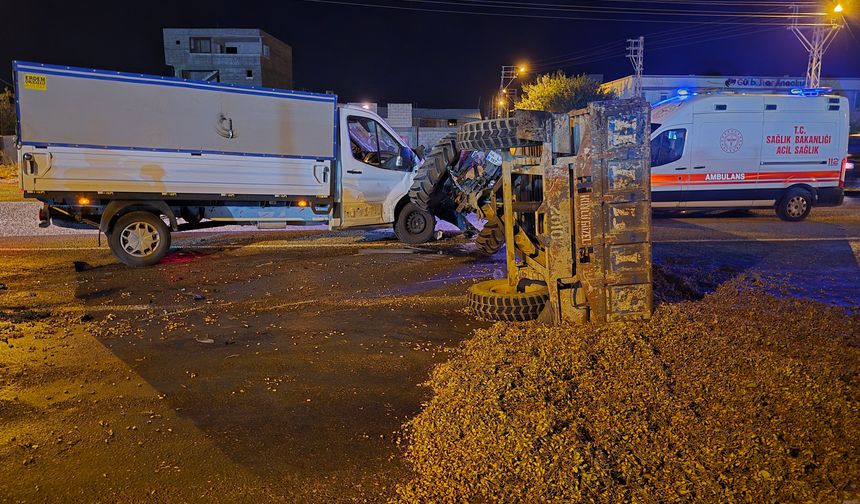 Gaziantep’te kazada traktör yan yattı, fıstıklar yola saçıldı