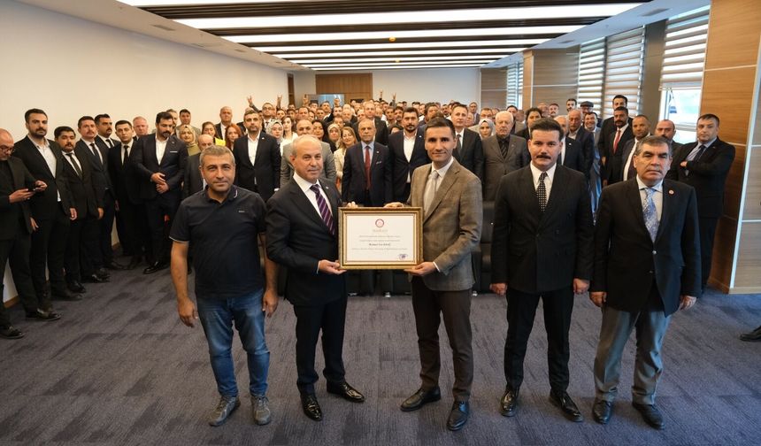 MHP Gaziantep İl Başkanı Mehmet Sait Kılıç mazbatasını aldı