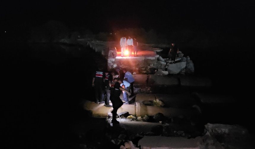 Su seviyesi yükseldi, 4 kişi mahsur kaldı