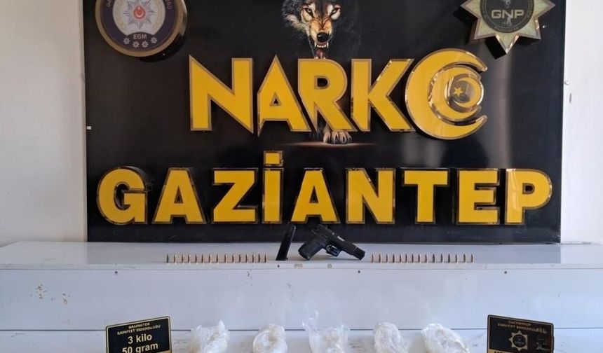 Gaziantep’te araçtan 3 kilo 50 gram metamfetamin çıktı
