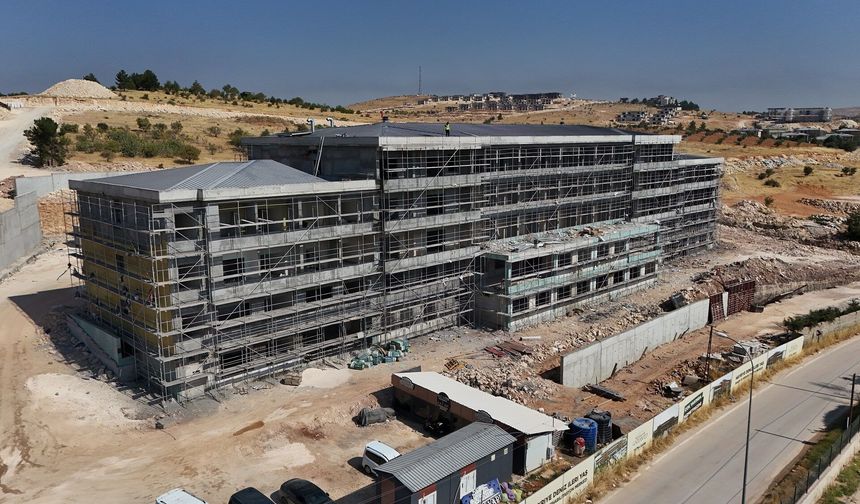Bakan Göktaş, Gaziantep’te yaşlı bakım merkezini inceledi